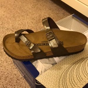 Golden brown "Mayari" Birkenstocks